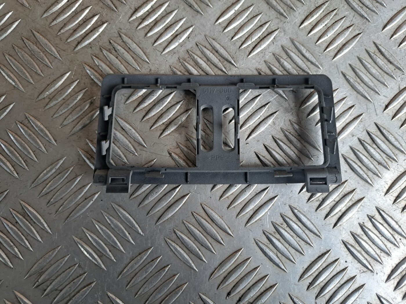 Centrālās konsoles dekoratīva uzlika priekš BMW 525 E60 2004 BLACK