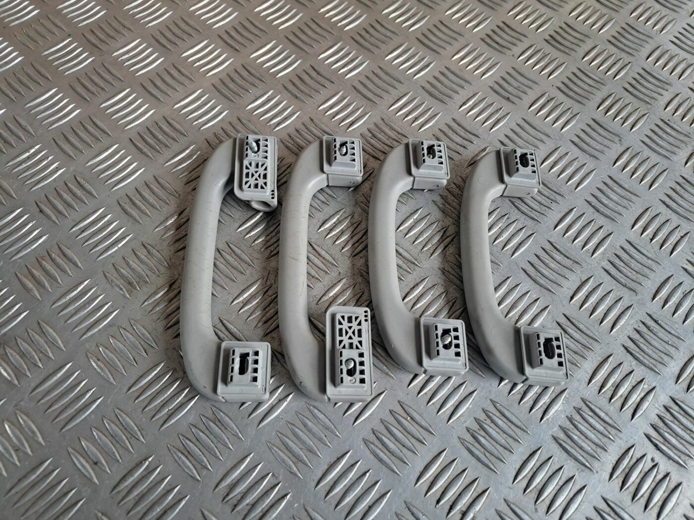 Salona rokturis griestos priekš BMW 525 E60 2004 BLACK