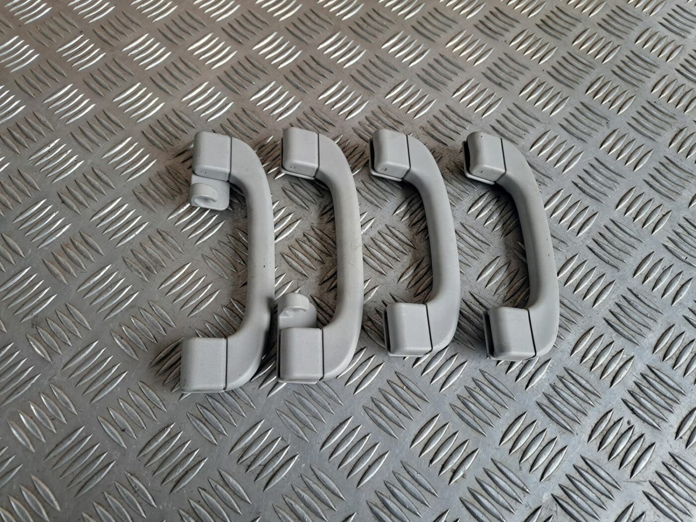 Salona rokturis griestos priekš BMW 525 E60 2004 BLACK