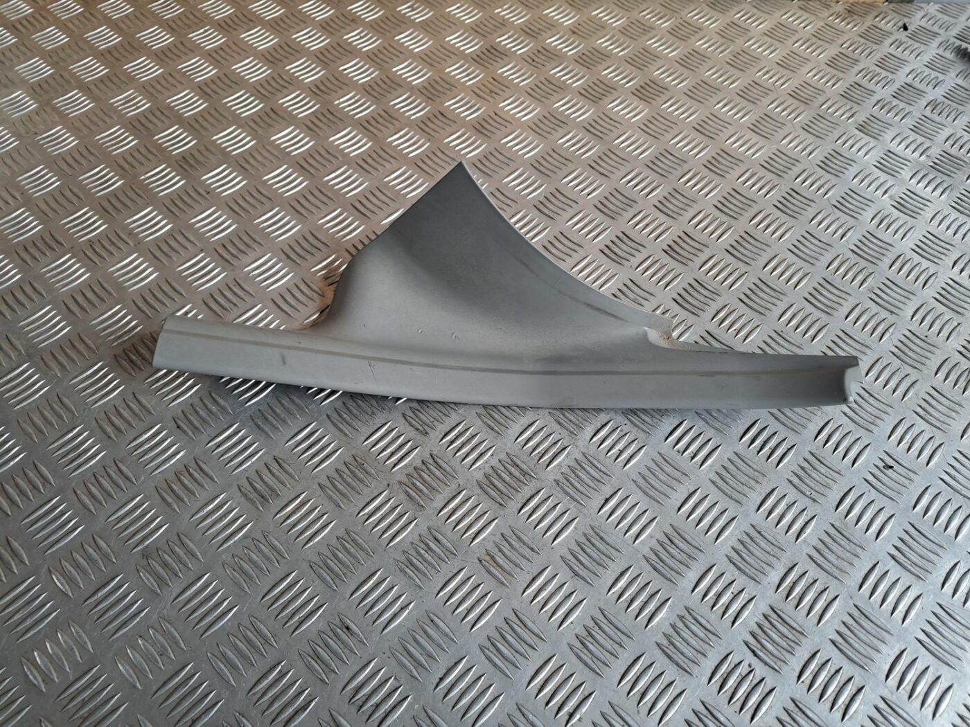 Sliekšņa aizmugurēja kreisa uzlika (salonā) priekš BMW 525 E60 2004 BLACK