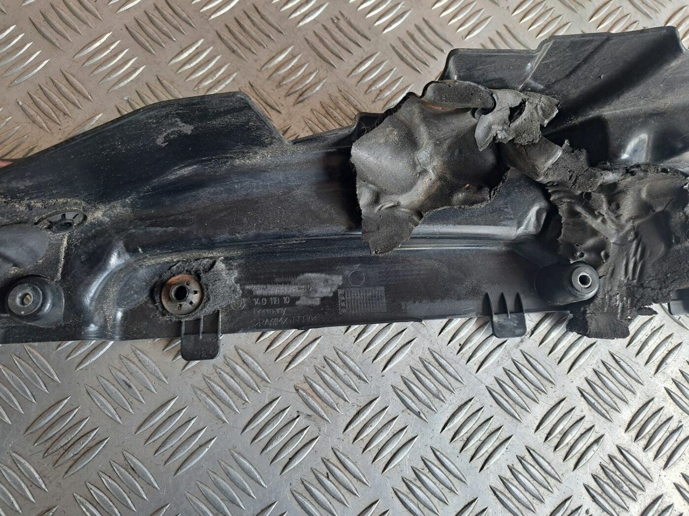 Dzinēja aizsargdaļas priekš BMW 525 E60 2004 BLACK