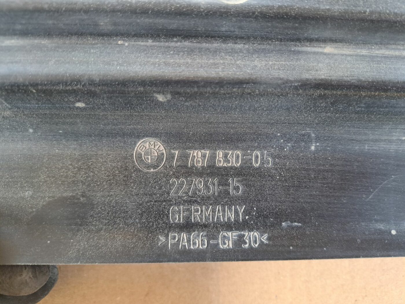 Radiatora kronšteins priekš BMW 525 E60 2004 BLACK