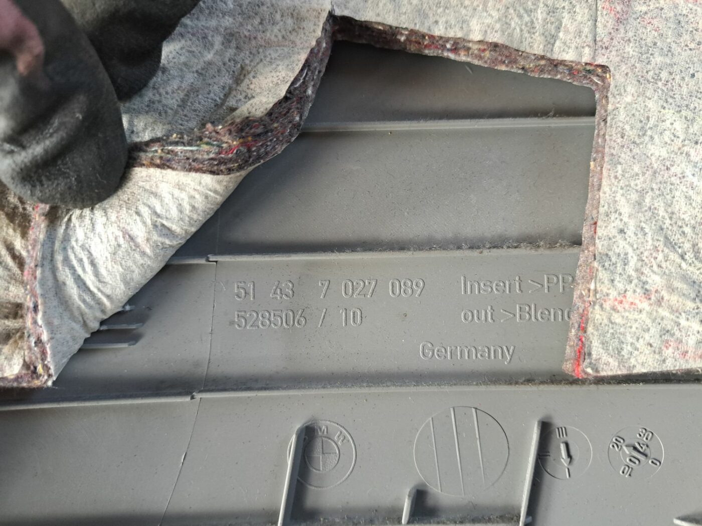 Vidējas salona statnes apdare priekš BMW 525 E60 2004 BLACK