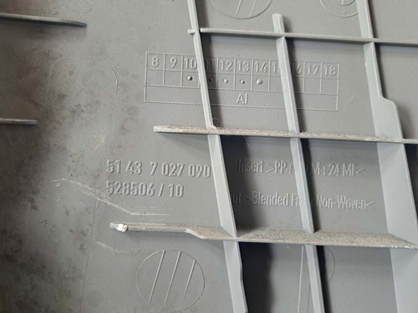 Vidējas salona statnes apdare priekš BMW 525 E60 2004 BLACK