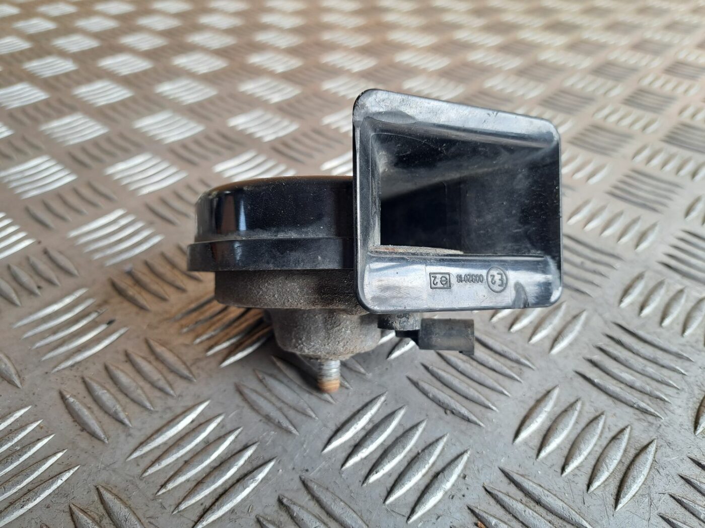 Skaņas signāls priekš BMW 525 E60 2004 BLACK 2 Skaņas signāls priekš BMW 525 E60 2004 BLACK