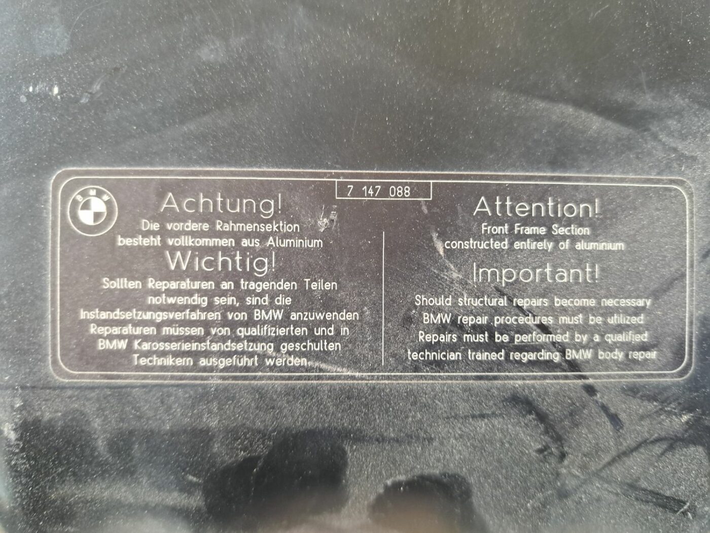 Priekšējā radiatora rāmja augšēja daļa priekš BMW 525 E60 2004 BLACK 4 Priekšējā radiatora rāmja augšēja daļa priekš BMW 525 E60 2004 BLACK