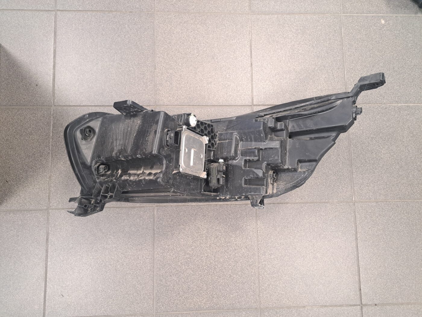 Priekšējais labais lukturis priekš RENAULT TRAFIC III 2021- 12 Priekšējais labais lukturis priekš RENAULT TRAFIC III 2021-