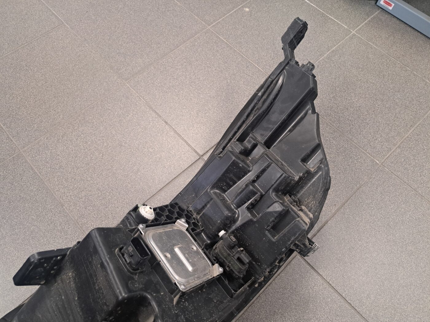 Priekšējais labais lukturis priekš RENAULT TRAFIC III 2021- 15 Priekšējais labais lukturis priekš RENAULT TRAFIC III 2021-