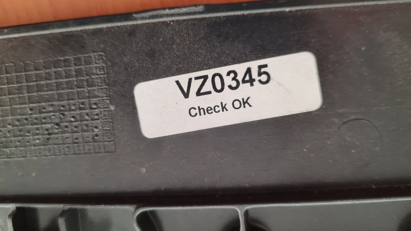 Centrālās konsoles (apdares) sānu panelis priekš VOLVO V70 2009 5 Centrālās konsoles (apdares) sānu panelis priekš VOLVO V70 2009