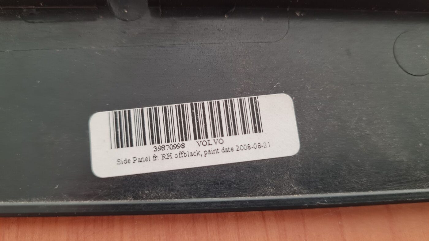 Centrālās konsoles (apdares) sānu panelis priekš VOLVO V70 2009 4 Centrālās konsoles (apdares) sānu panelis priekš VOLVO V70 2009