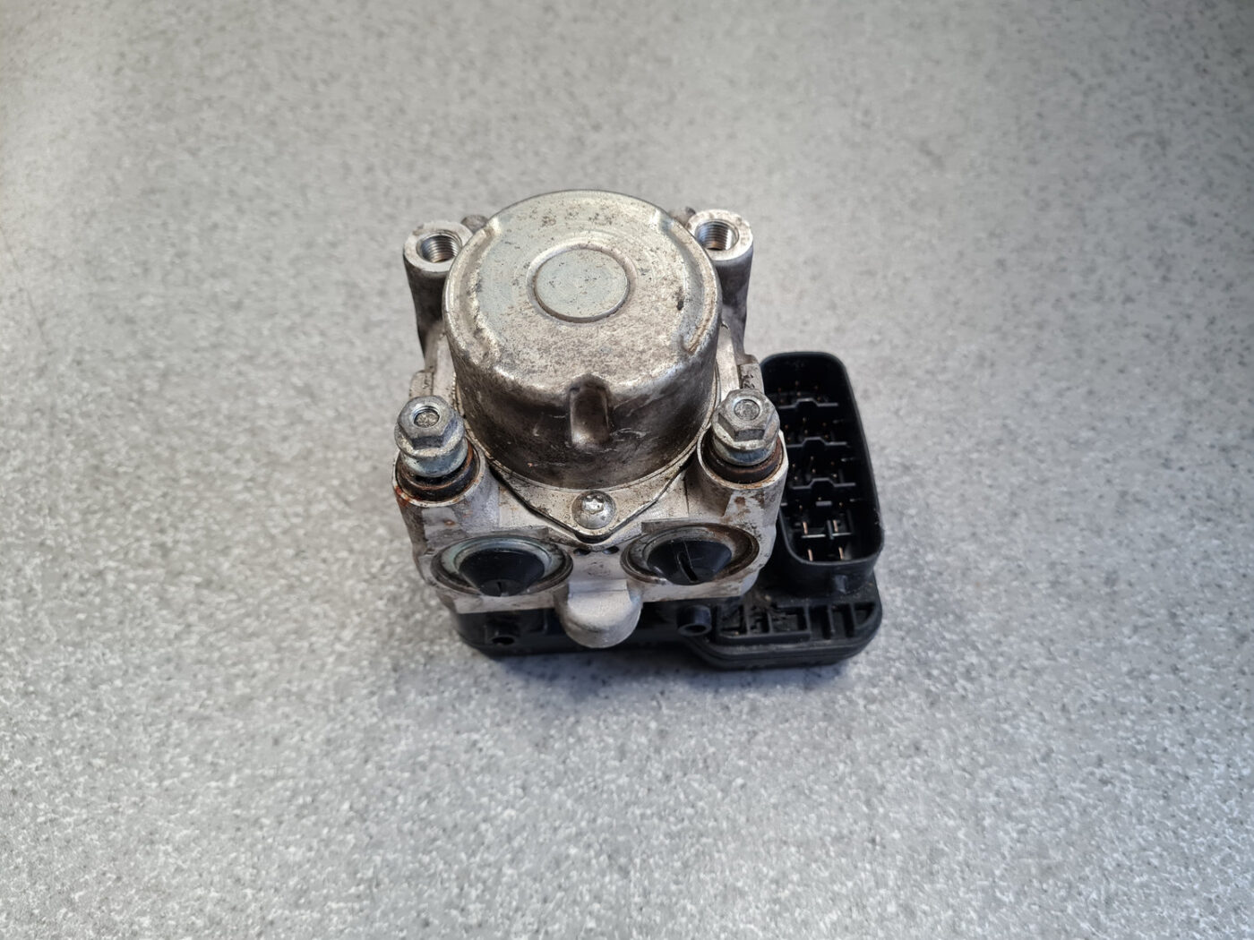 ABS bloks priekš TOYOTA RAV 4 2006