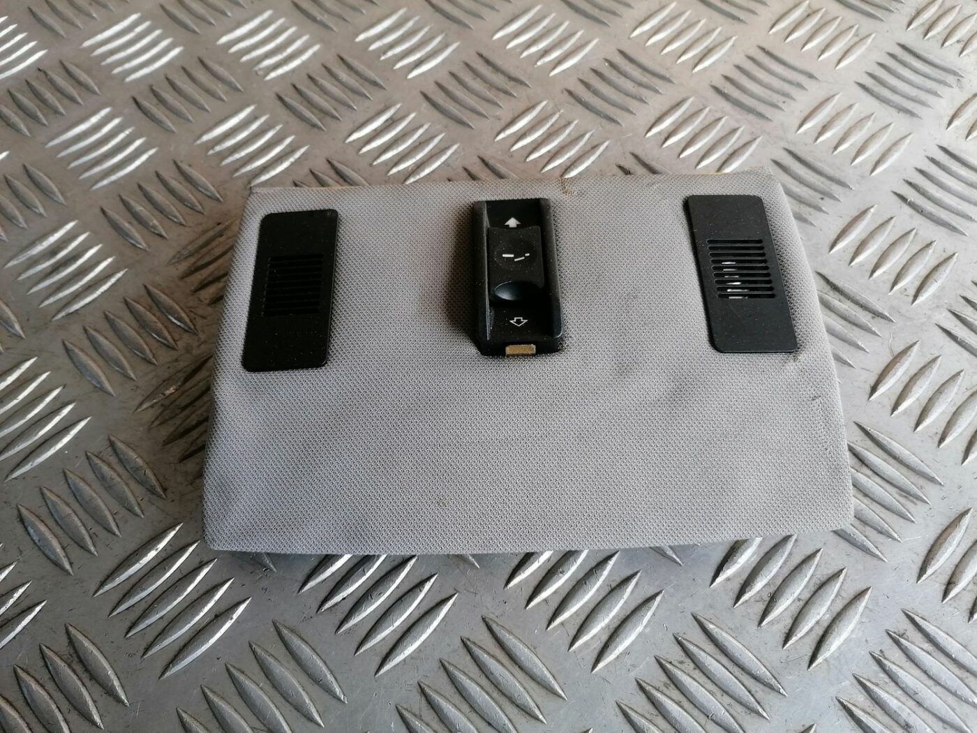 Jumta lūkas atvēršanas poga/rokturis/slēdzis priekš BMW 525 E60 2004 BLACK