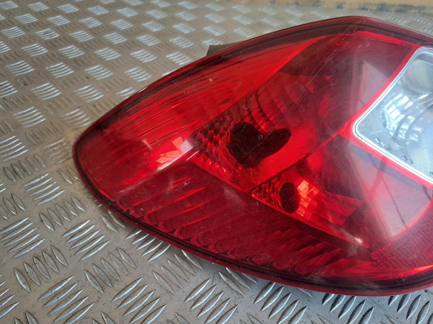 Aizmugurējais kreisais lukturis priekš OPEL CORSA 2007 3 Aizmugurējais kreisais lukturis priekš OPEL CORSA 2007