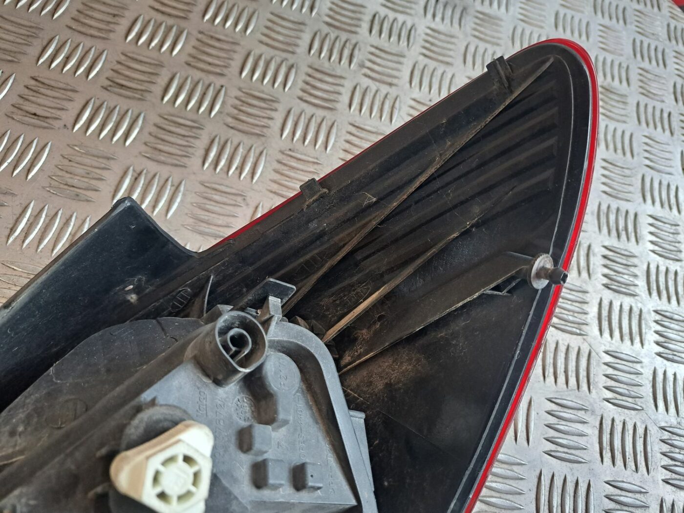 Aizmugurējais kreisais lukturis priekš OPEL CORSA 2007 6 Aizmugurējais kreisais lukturis priekš OPEL CORSA 2007