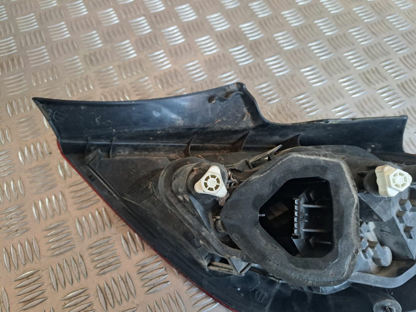 Aizmugurējais kreisais lukturis priekš OPEL CORSA 2007 8 Aizmugurējais kreisais lukturis priekš OPEL CORSA 2007