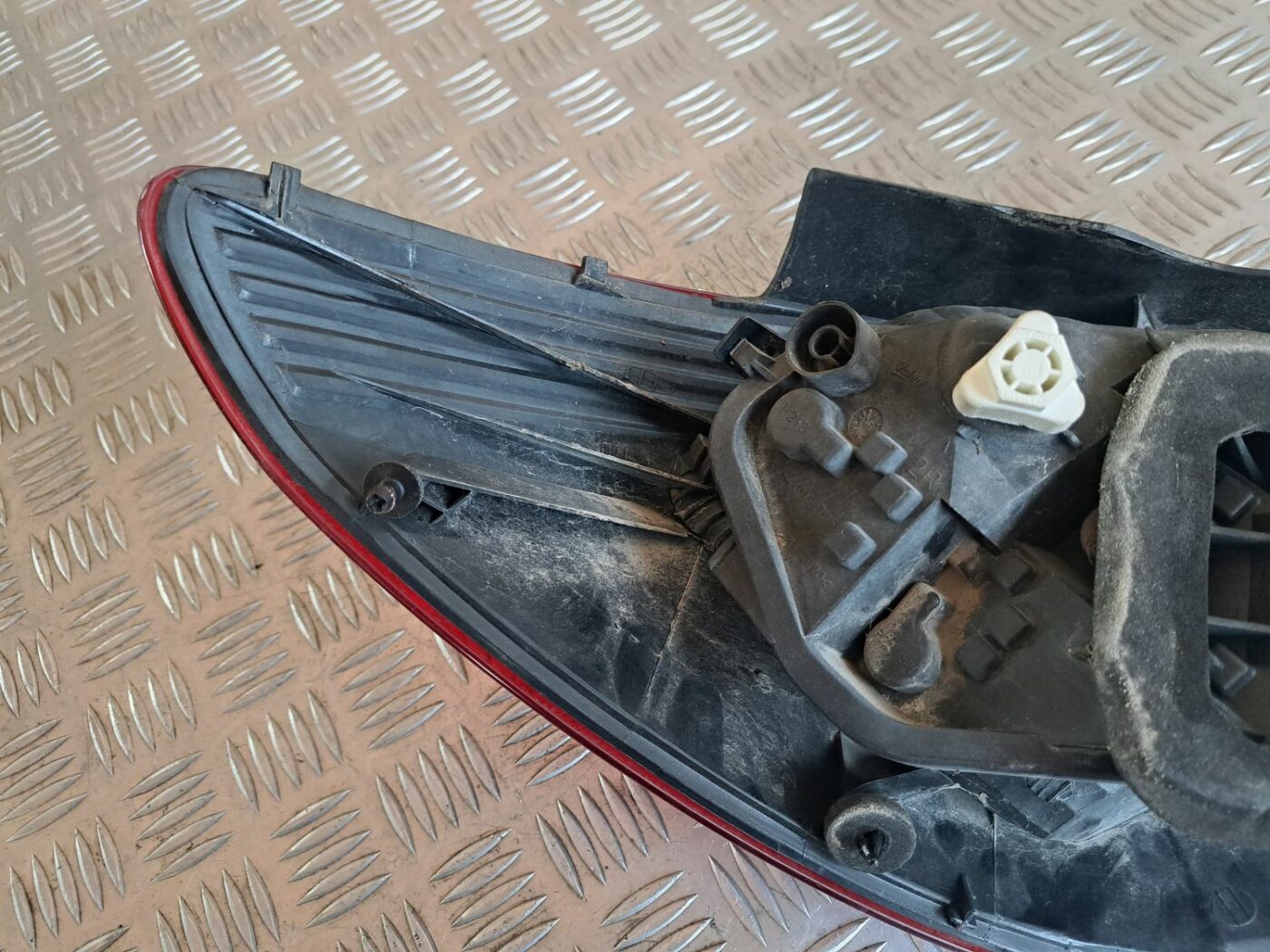 Aizmugurējais labais lukturis priekš OPEL CORSA 2007