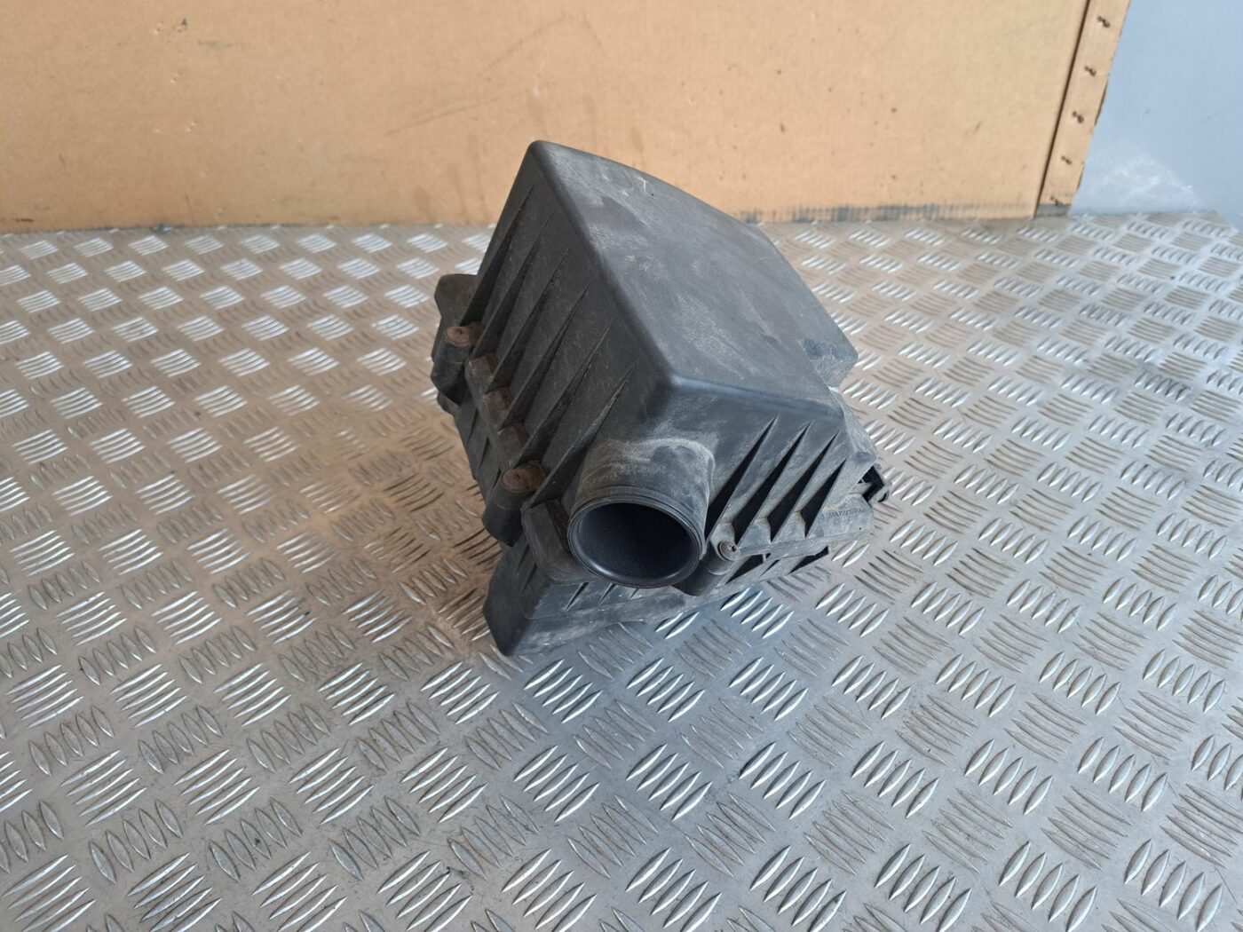 Gaisa filtra korpuss priekš OPEL CORSA 2007 1 Gaisa filtra korpuss priekš OPEL CORSA 2007