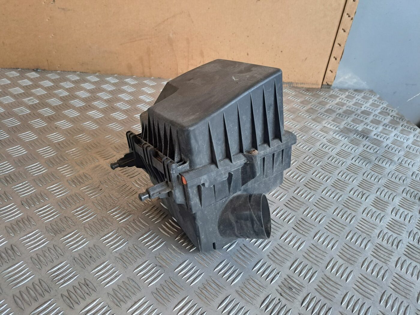 Gaisa filtra korpuss priekš OPEL CORSA 2007 2 Gaisa filtra korpuss priekš OPEL CORSA 2007