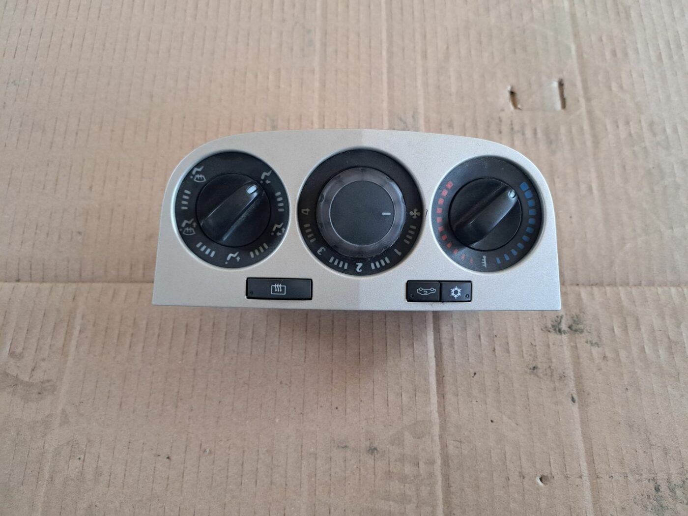 Klimata kontroles bloks priekš OPEL CORSA 2007 1 Klimata kontroles bloks priekš OPEL CORSA 2007