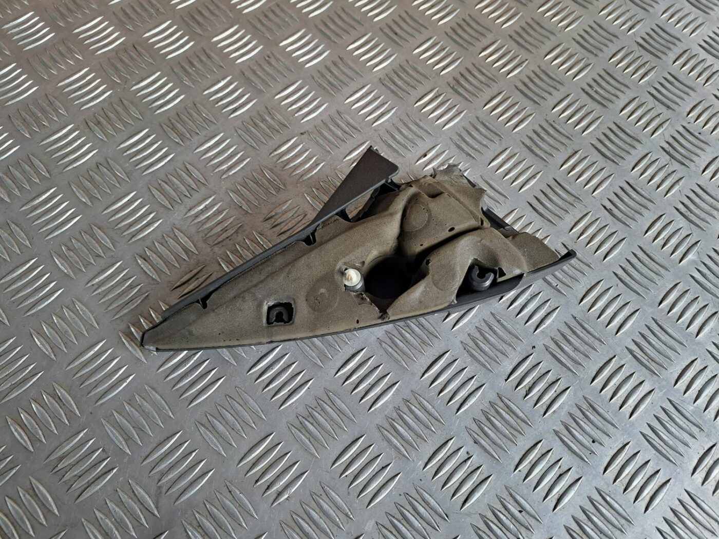 Durvju spoguļa apdares uzlika salonā (bez skaļruņa) priekš OPEL MERIVA 2004 2 Durvju spoguļa apdares uzlika salonā (bez skaļruņa) priekš OPEL MERIVA 2004