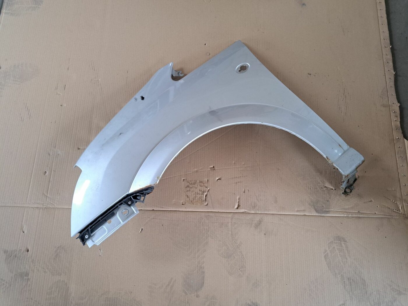 Priekšējais kreisais paspārns priekš OPEL MERIVA 2004 1 Priekšējais kreisais paspārns priekš OPEL MERIVA 2004