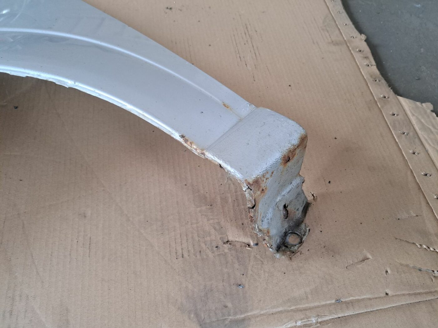 Priekšējais kreisais paspārns priekš OPEL MERIVA 2004 5 Priekšējais kreisais paspārns priekš OPEL MERIVA 2004