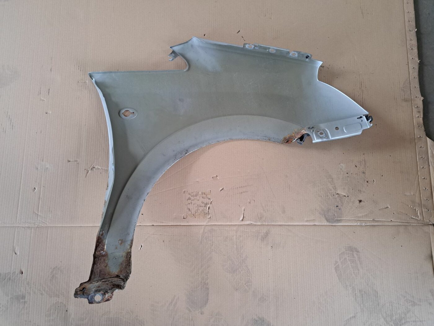 Priekšējais kreisais paspārns priekš OPEL MERIVA 2004 3 Priekšējais kreisais paspārns priekš OPEL MERIVA 2004