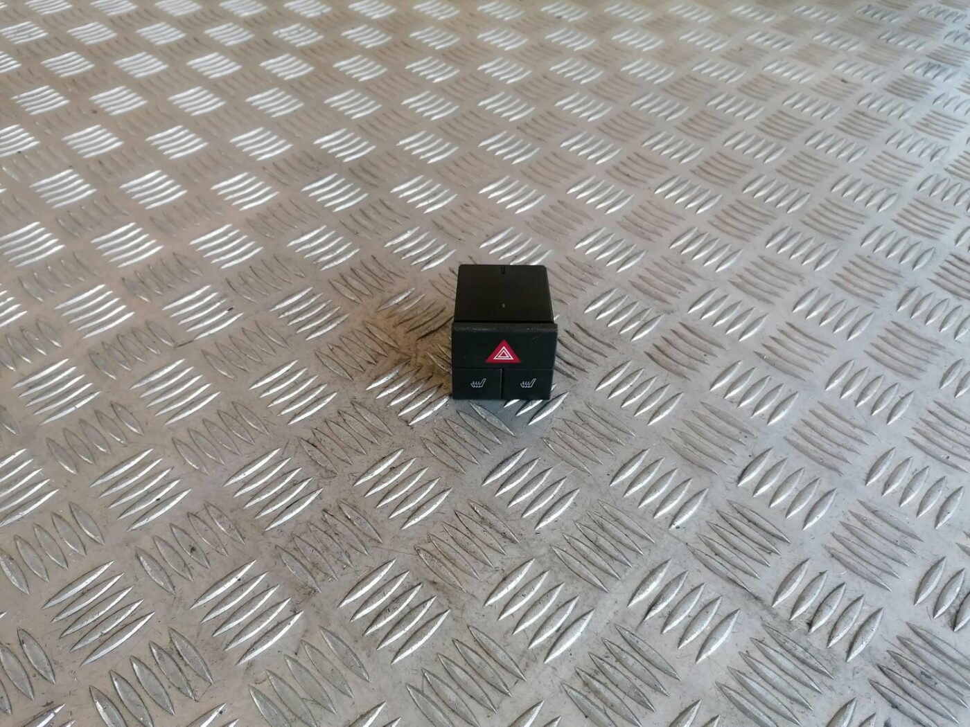 Sēdekļa apsildes ieslēgšanas poga priekš OPEL MERIVA 2004 1 Sēdekļa apsildes ieslēgšanas poga priekš OPEL MERIVA 2004