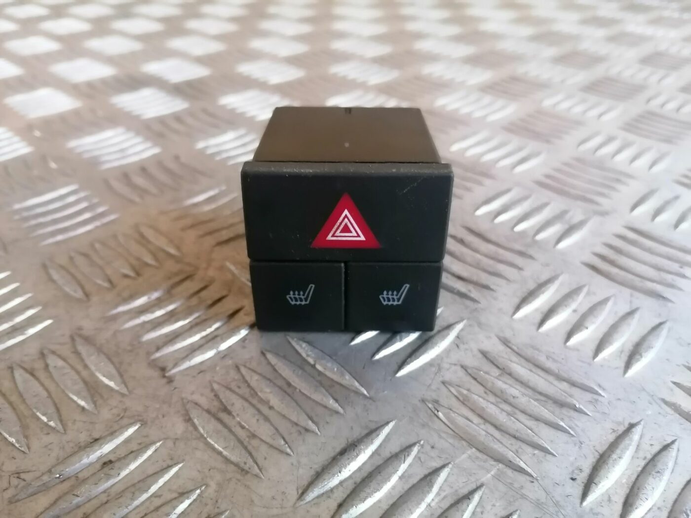 Sēdekļa apsildes ieslēgšanas poga priekš OPEL MERIVA 2004 6 Sēdekļa apsildes ieslēgšanas poga priekš OPEL MERIVA 2004