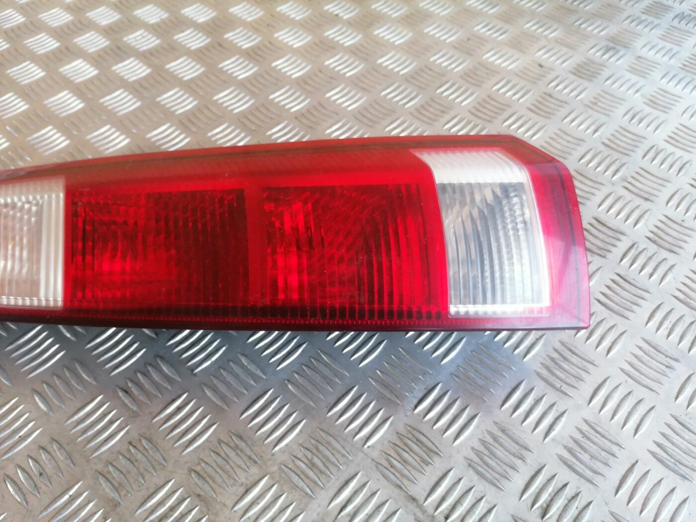 Aizmugurējais labais lukturis priekš OPEL MERIVA 2004 6 Aizmugurējais labais lukturis priekš OPEL MERIVA 2004