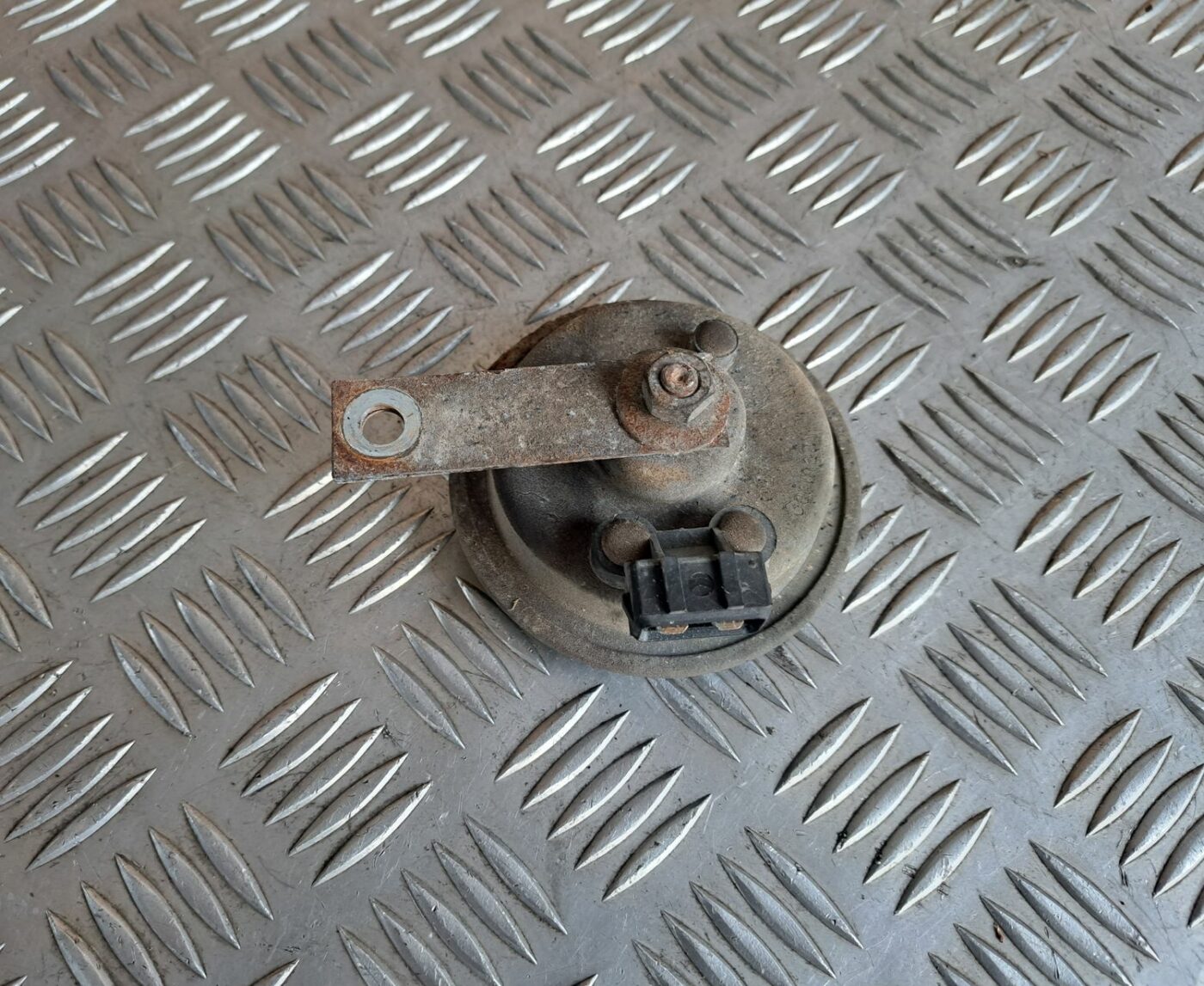 Skaņas signāls priekš VW GOLF IV 1999 2 Skaņas signāls priekš VW GOLF IV 1999