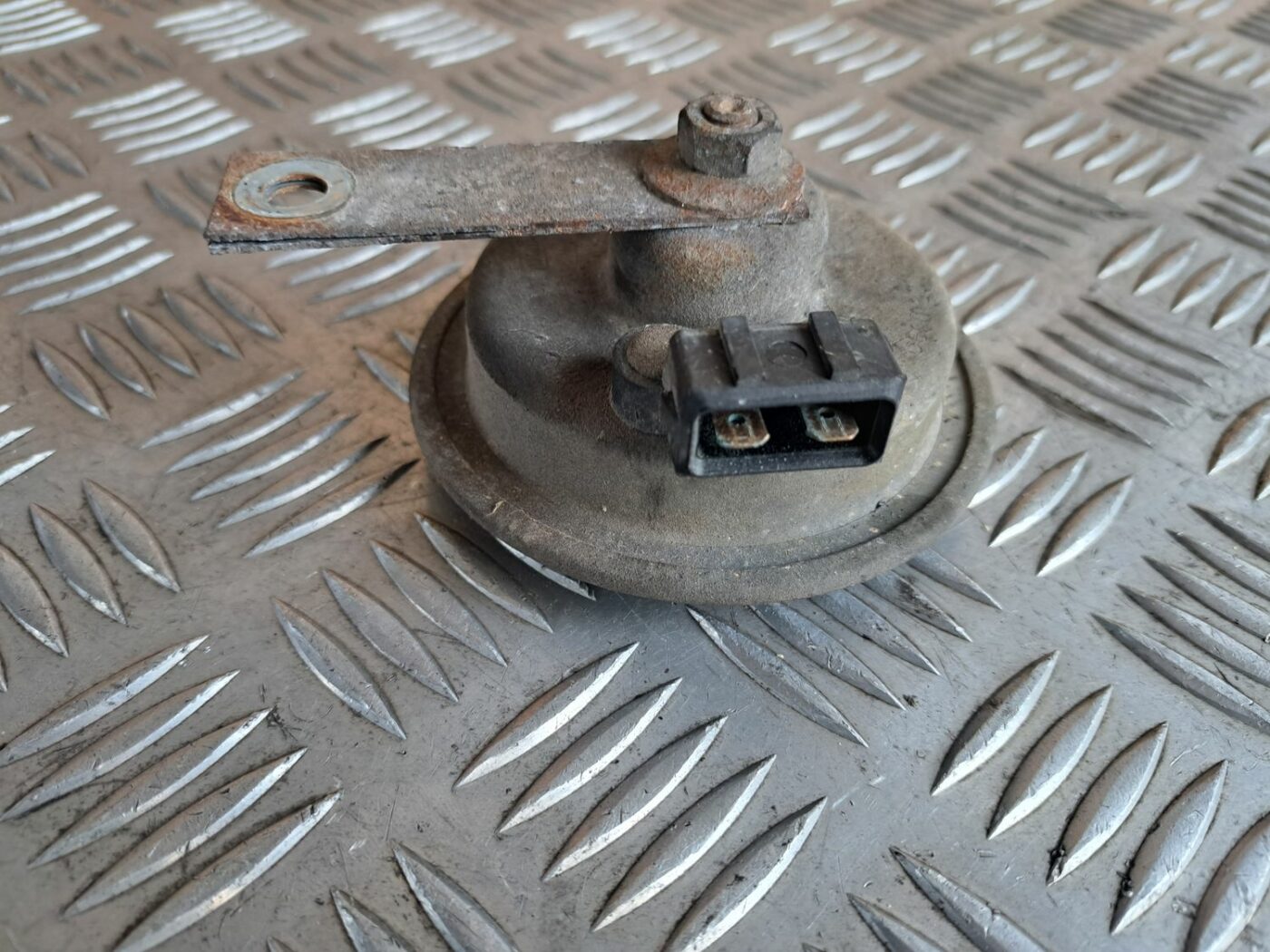 Skaņas signāls priekš VW GOLF IV 1999 5 Skaņas signāls priekš VW GOLF IV 1999