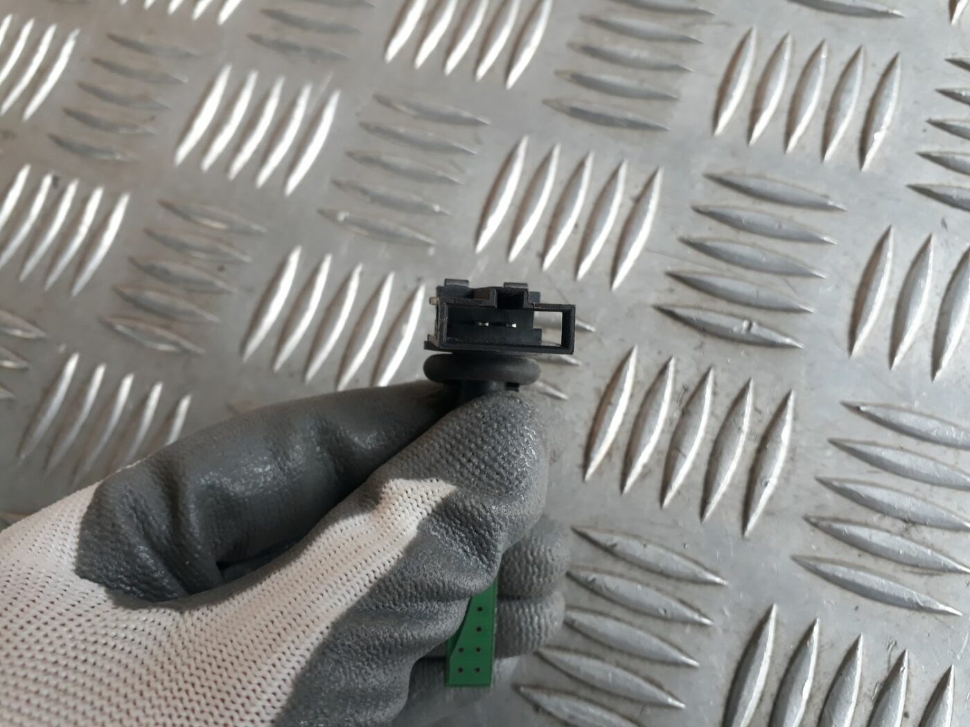 Temperatūras devejs priekš AUDI A4 2000 AVANT 2 Temperatūras devejs priekš AUDI A4 2000 AVANT