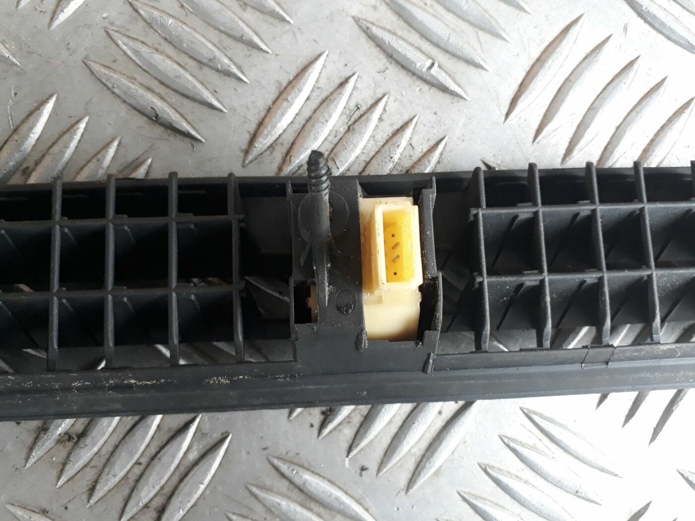 Pārsega reste priekš AUDI A4 2000 AVANT 4 Pārsega reste priekš AUDI A4 2000 AVANT