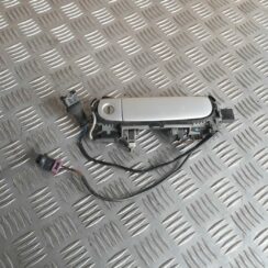 Priekšējāis kreisais durvju rokturis priekš AUDI A4 2000 AVANT