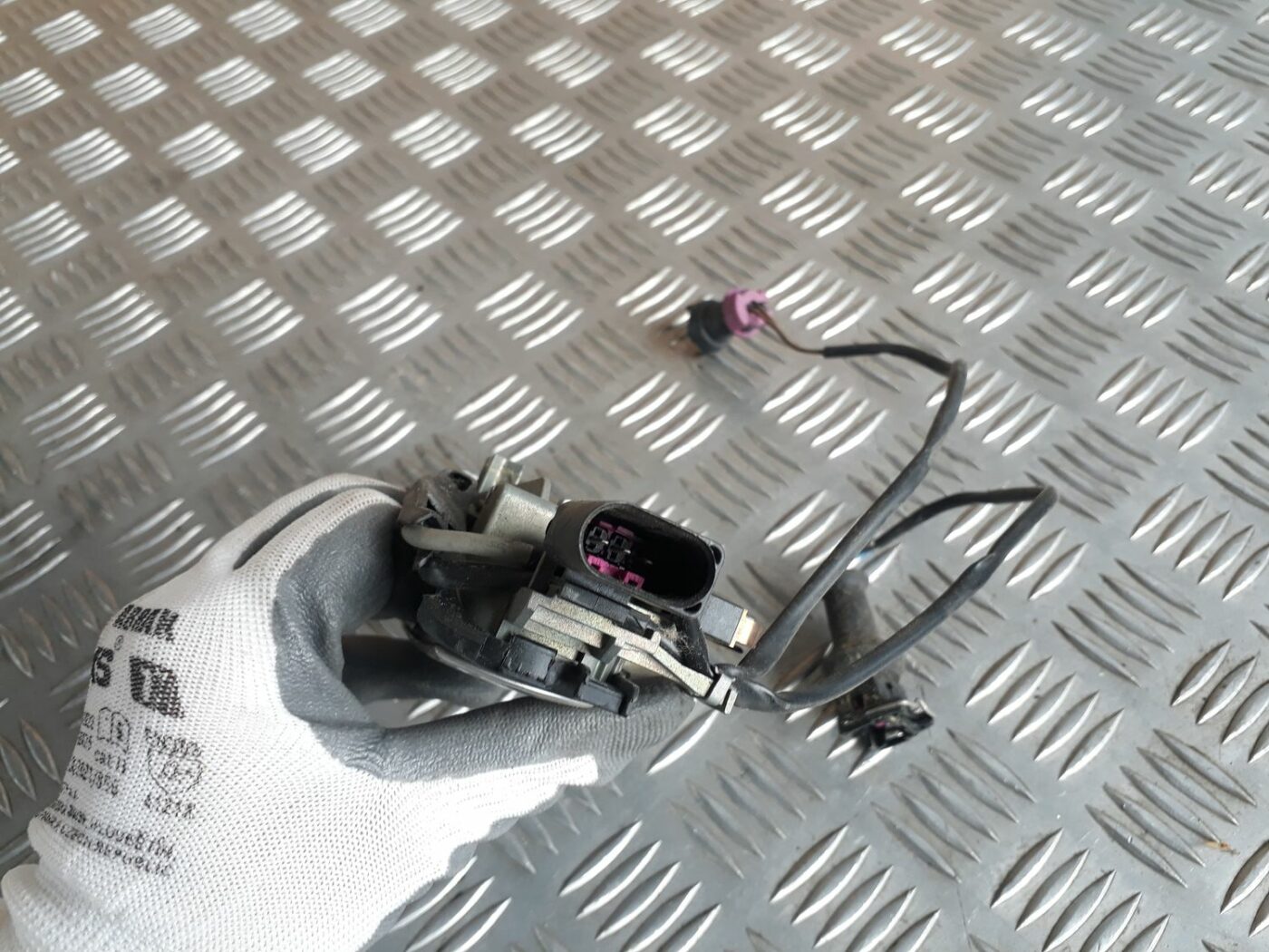 Priekšējāis kreisais durvju rokturis priekš AUDI A4 2000 AVANT