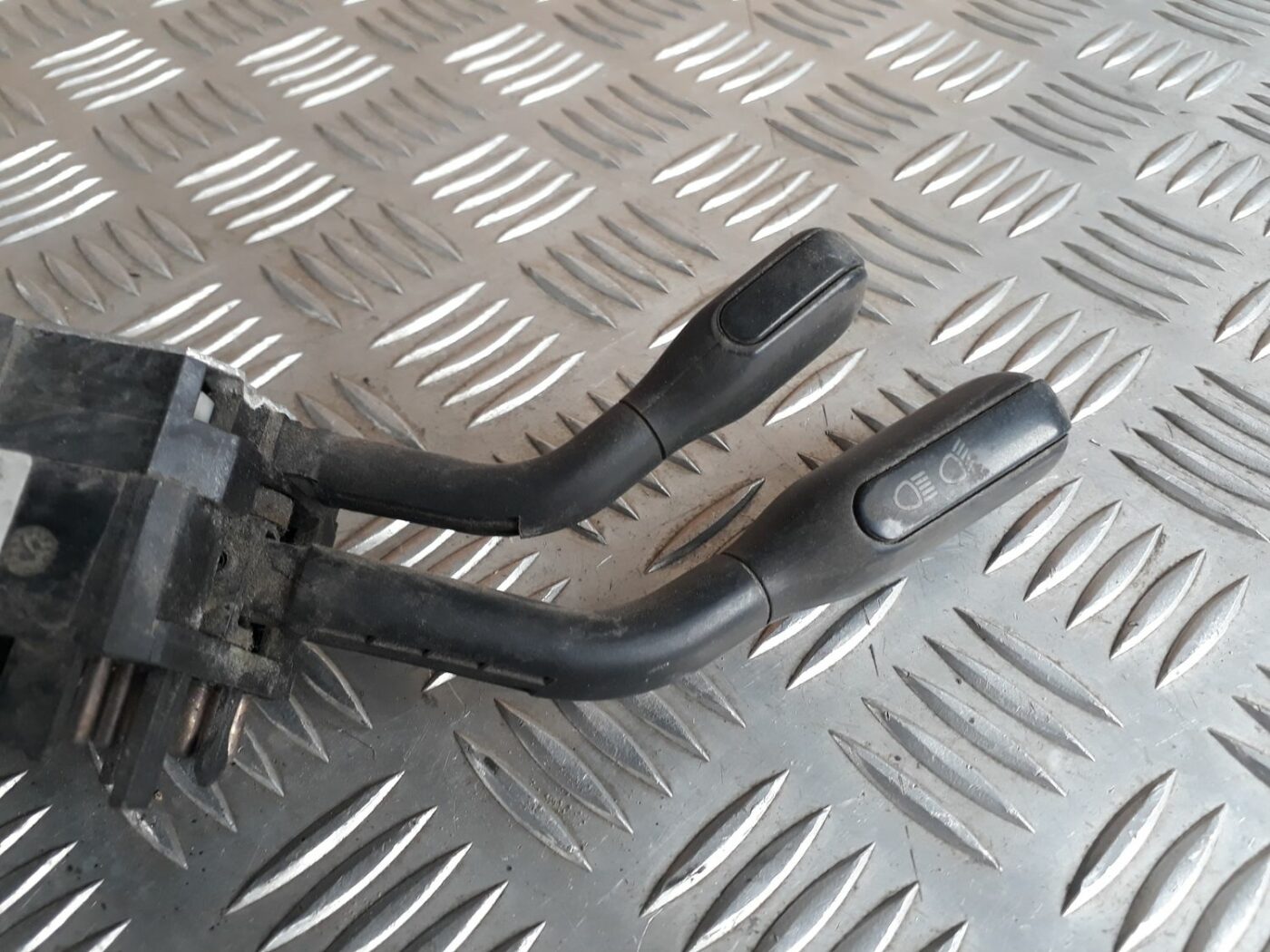 Stūres statnes slēdzis priekš AUDI A4 2000 AVANT 5 Stūres statnes slēdzis priekš AUDI A4 2000 AVANT