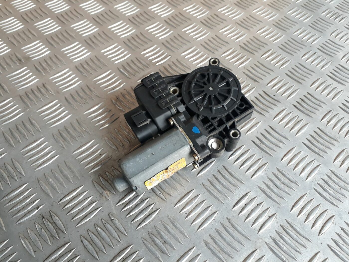 Elektrisko stiklu motors priekš AUDI A4 2000 AVANT 1 Elektrisko stiklu motors priekš AUDI A4 2000 AVANT