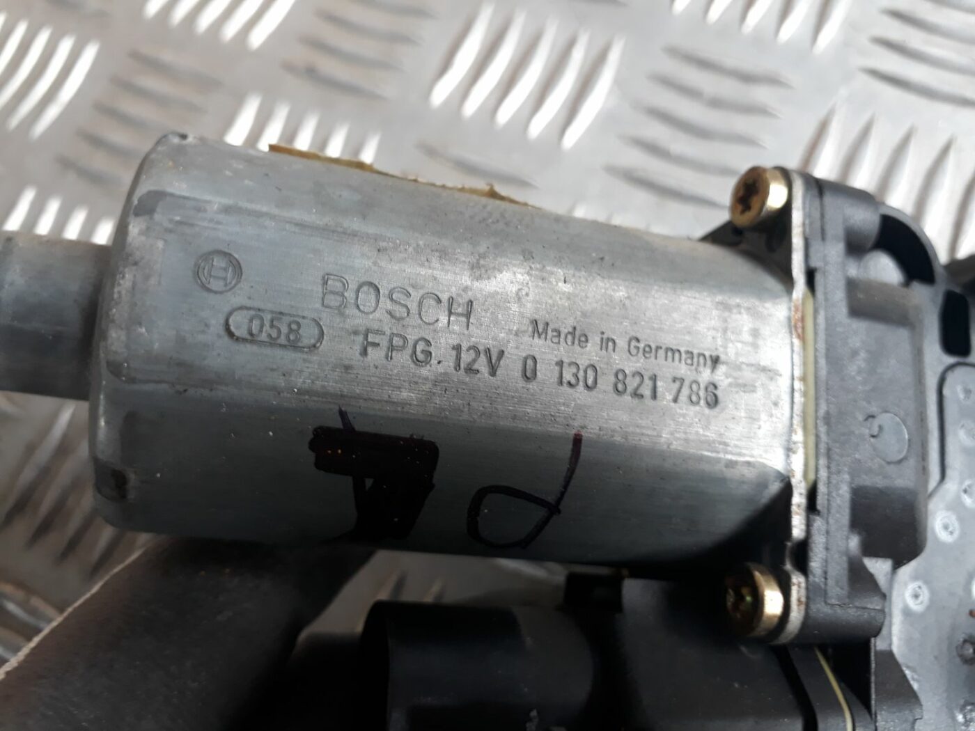 Elektrisko stiklu motors priekš AUDI A4 2000 AVANT 4 Elektrisko stiklu motors priekš AUDI A4 2000 AVANT