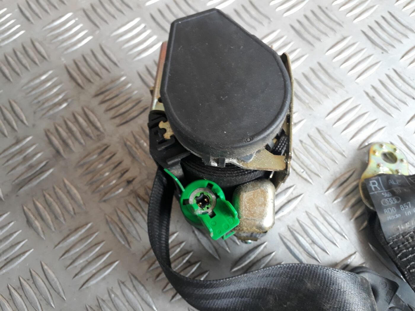 Priekšējā labā drošības josta priekš AUDI A4 2000 AVANT 4 Priekšējā labā drošības josta priekš AUDI A4 2000 AVANT