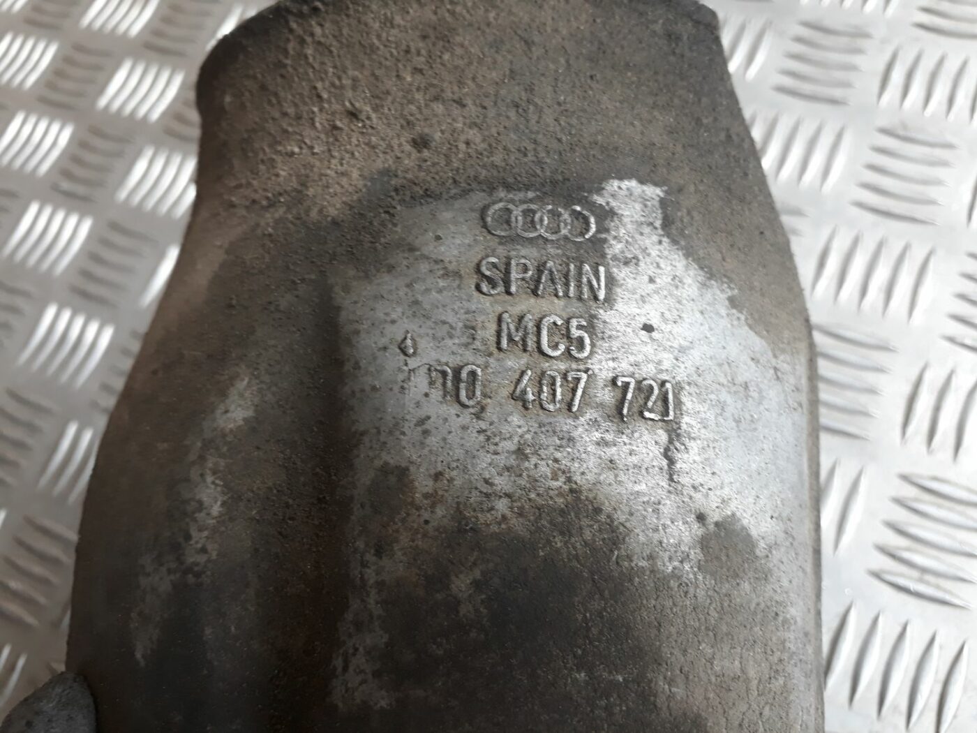 Pusass aizsargs priekš AUDI A4 2000 AVANT