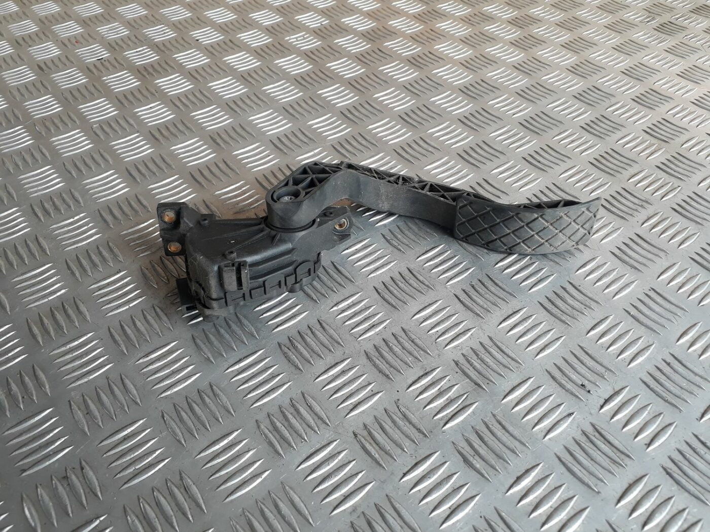 Gāzes pedālis priekš AUDI A4 2000 AVANT 1 Gāzes pedālis priekš AUDI A4 2000 AVANT