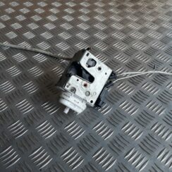 Priekšējo kreiso durvju slēdzene priekš AUDI A4 2000 AVANT