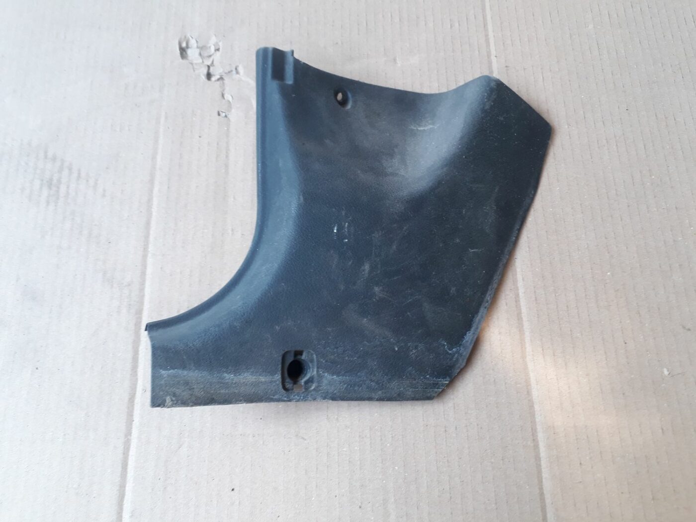 Sliekšņa priekšēja kreisa uzlika (salonā) priekš AUDI A4 2000 AVANT 1 Sliekšņa priekšēja kreisa uzlika (salonā) priekš AUDI A4 2000 AVANT