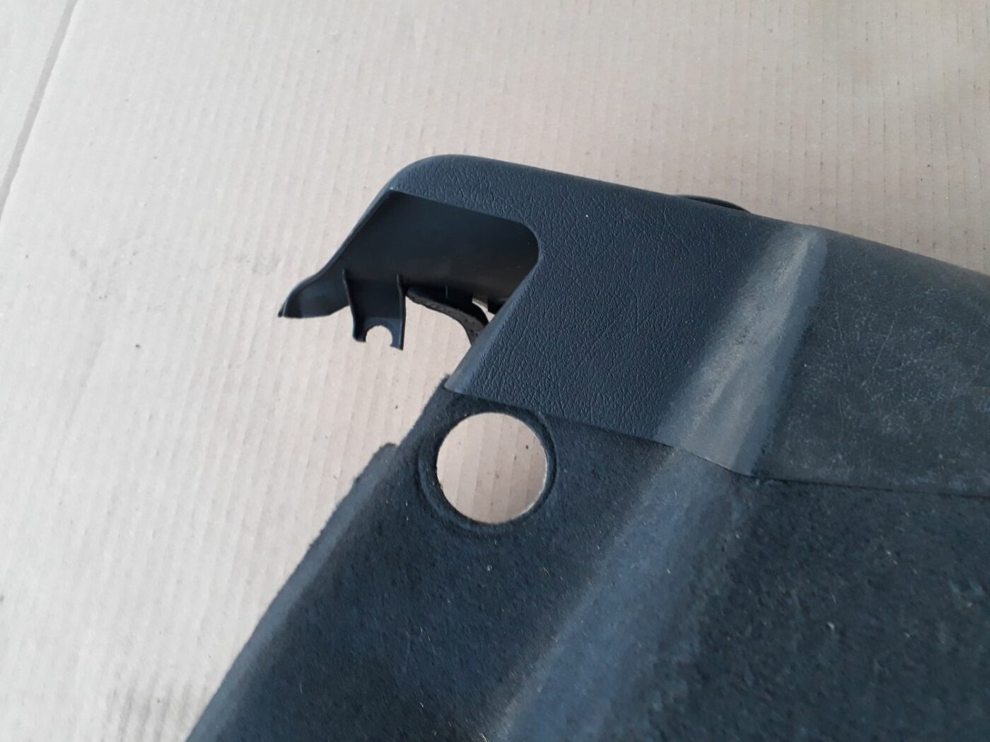 Bagāžnieka nodalījuma sānu apdare priekš AUDI A4 2000 AVANT