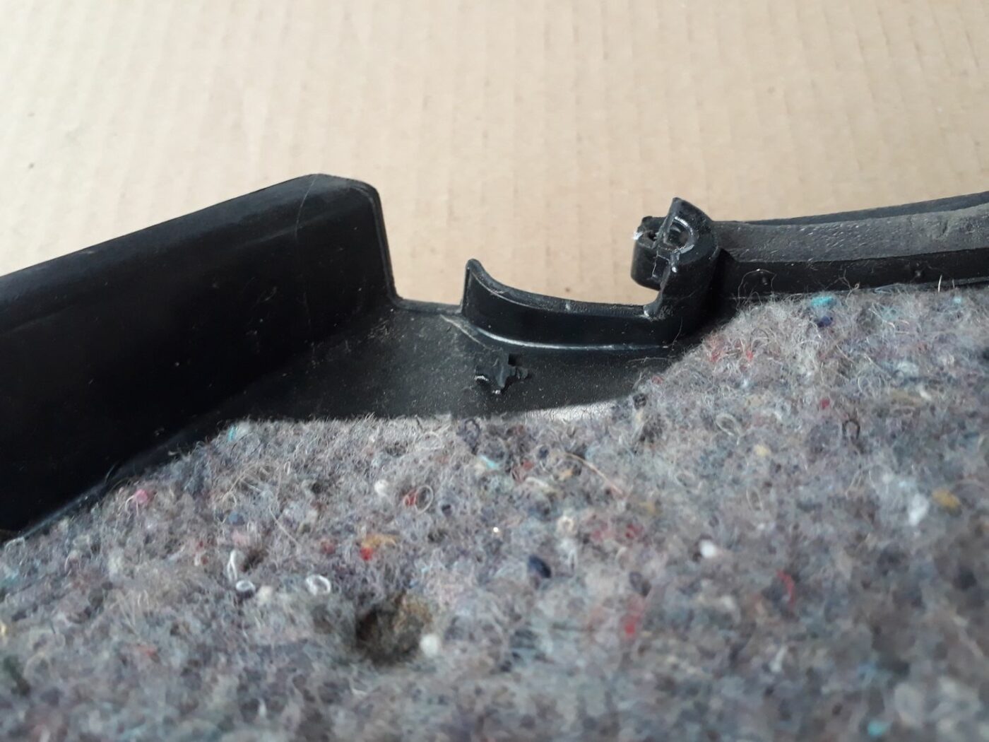 Bagāžnieka nodalījuma sānu apdare priekš AUDI A4 2000 AVANT