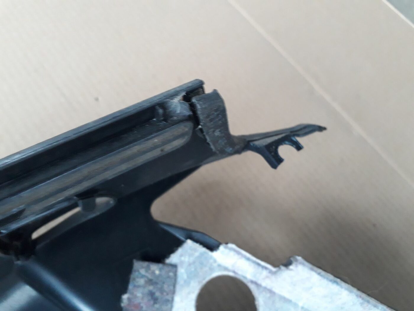 Bagāžnieka nodalījuma sānu apdare priekš AUDI A4 2000 AVANT