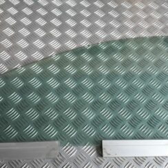 Priekšējo kreiso durvju stikls priekš VOLVO S60 2007