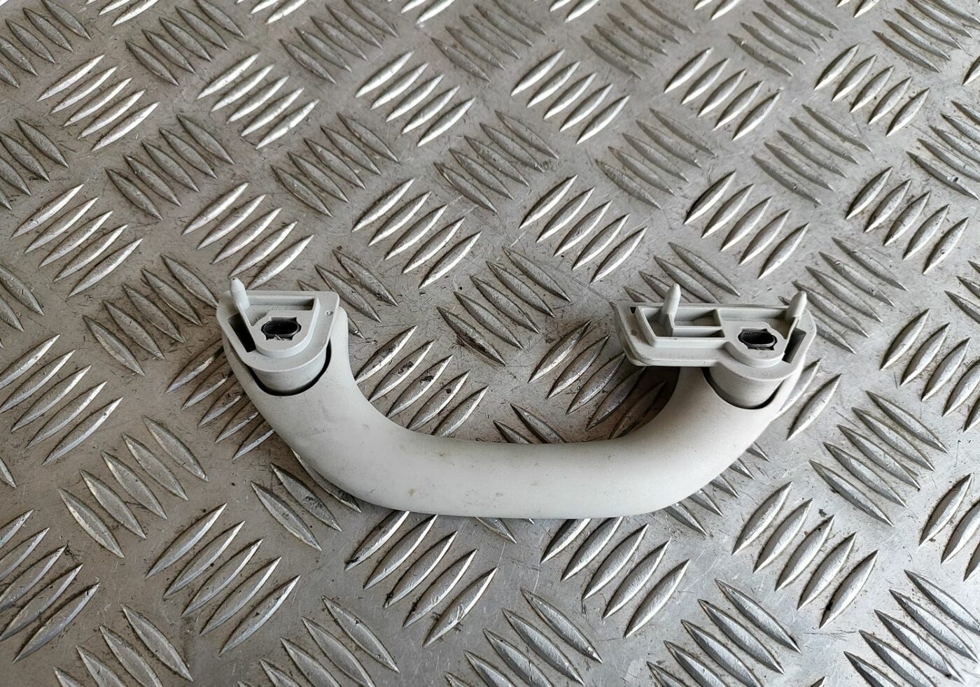 Salona rokturis griestos priekš VW GOLF IV 1999 4 Salona rokturis griestos priekš VW GOLF IV 1999