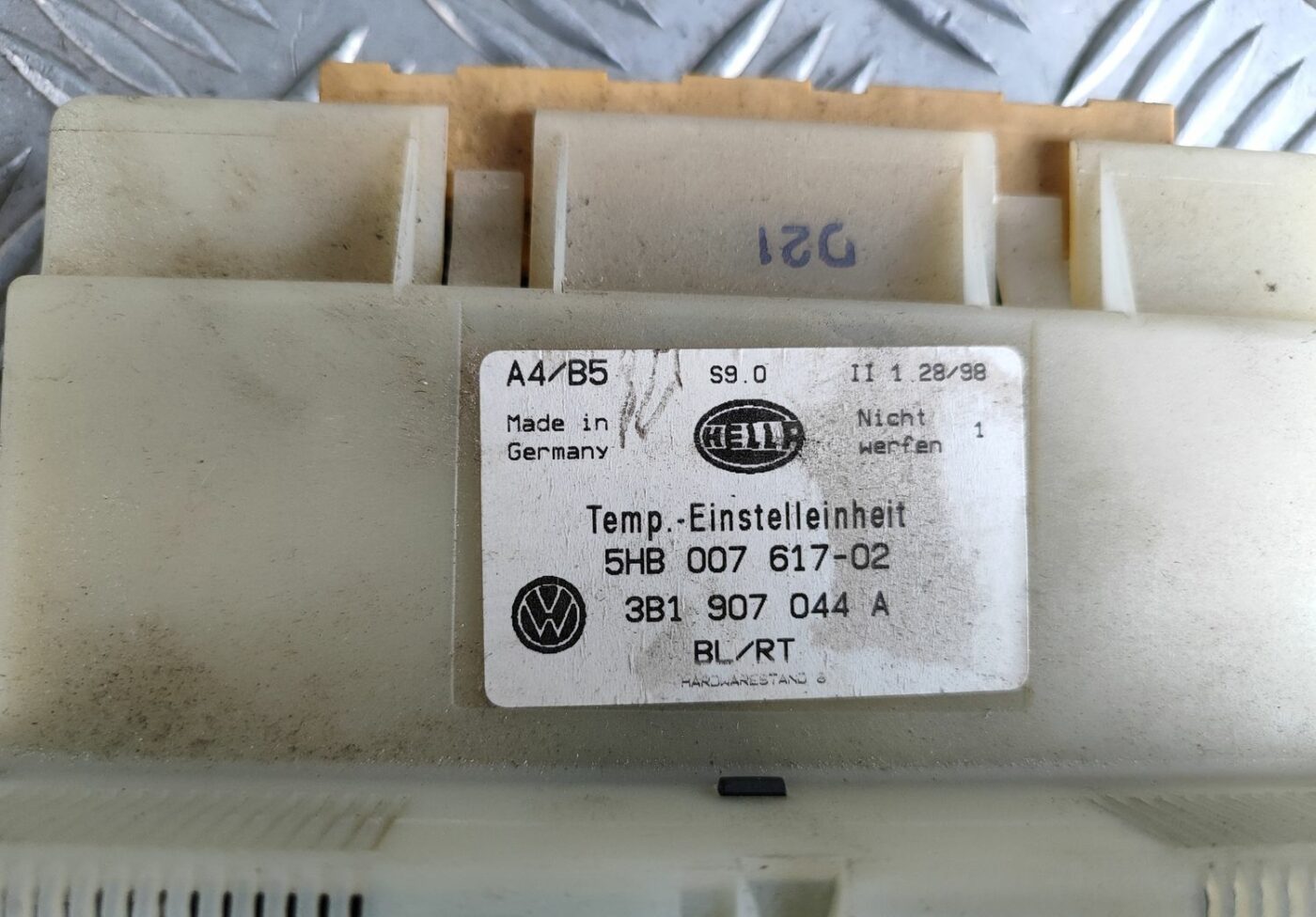 Klimata kontroles bloks priekš VW GOLF IV 1999 3 Klimata kontroles bloks priekš VW GOLF IV 1999